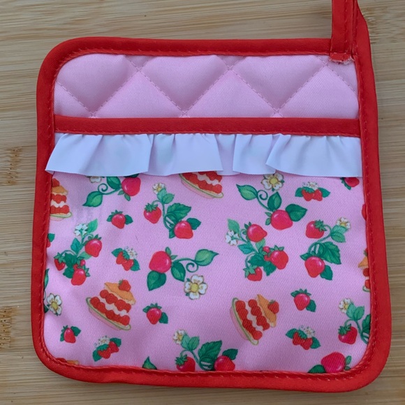 Strawberry Shortcake  Oven Mitt and Pot Holder Set - Pink - Picture 3 of 5